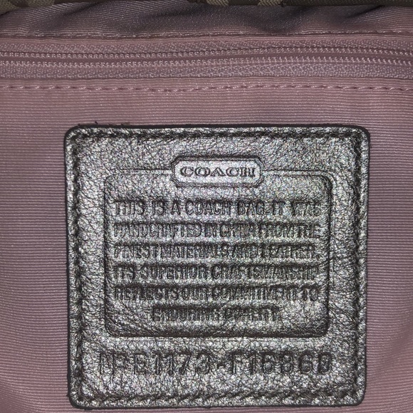 Gorgeous Coach gray an silver leather pink lining 12x10x3 9” drop strap - Picture 6 of 11